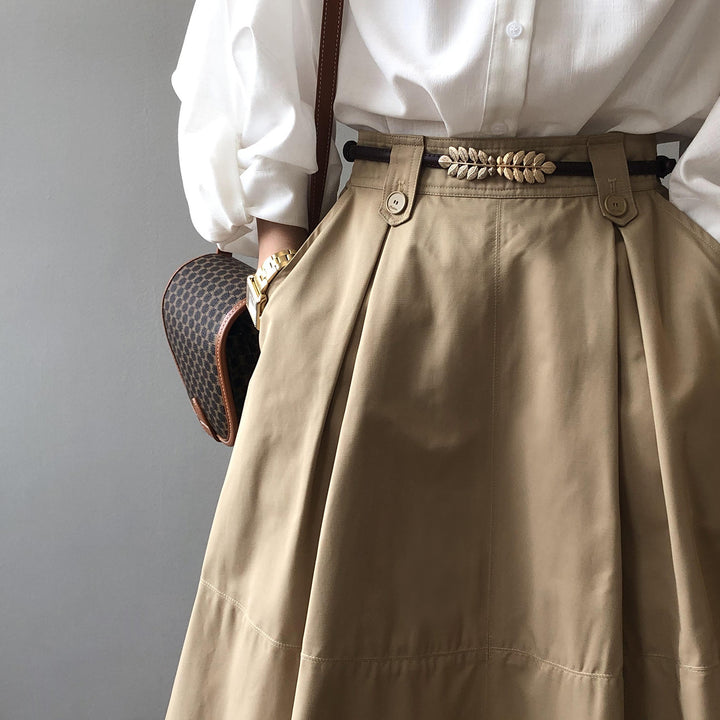 Dame midikjole med elegante folddetaljer og sidelommer Stilla