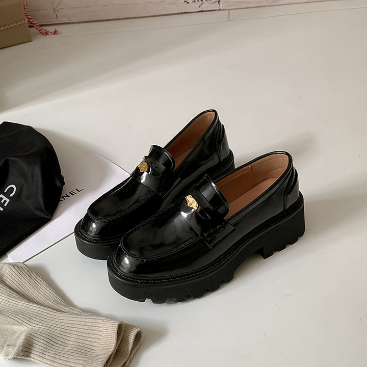 Dame Chunky Loafer med blankt overmateriale og robust profil Stilla