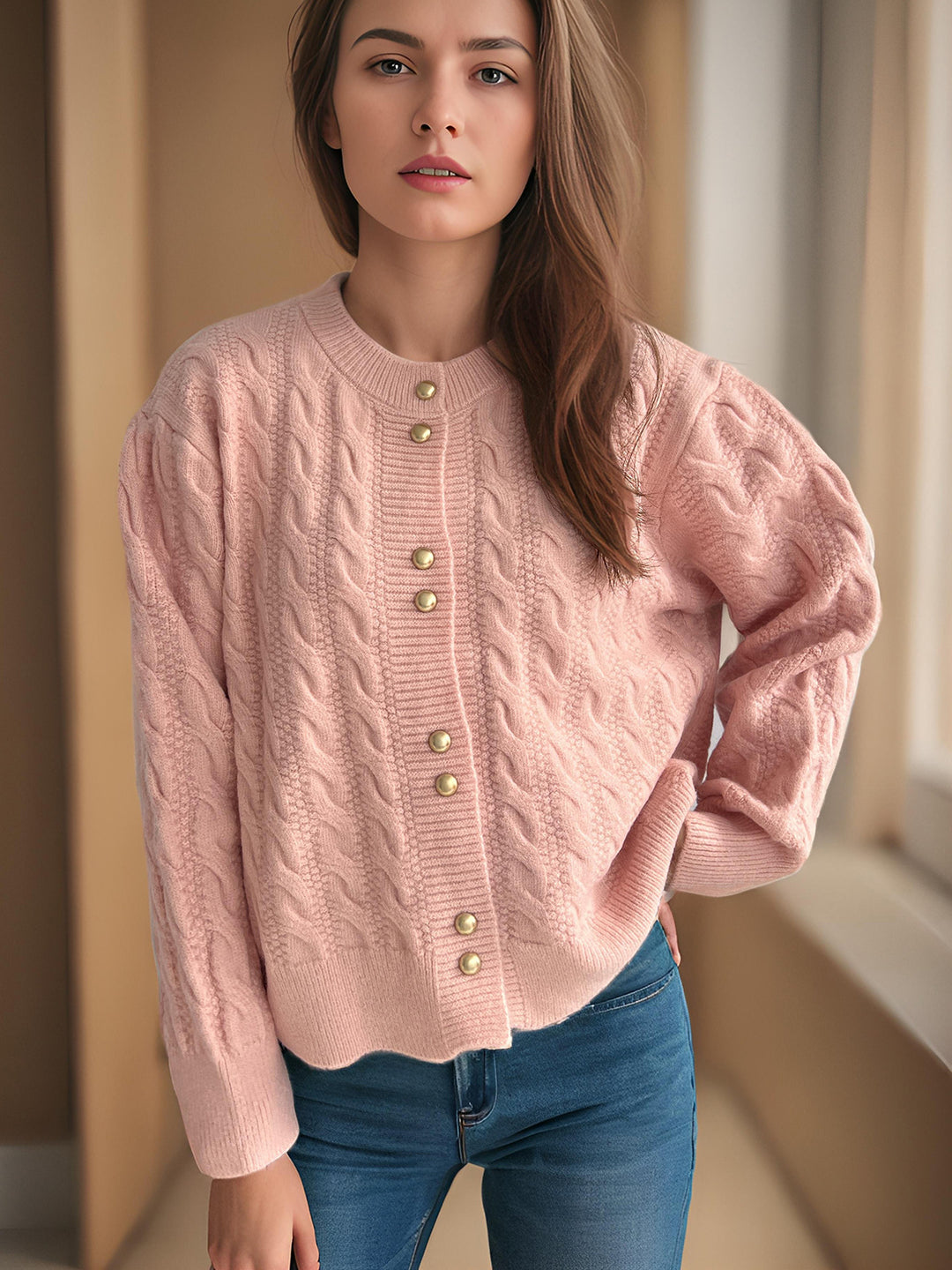 Dame chunky strik cardigan med dekorative knapper og kabelmønster Stilla