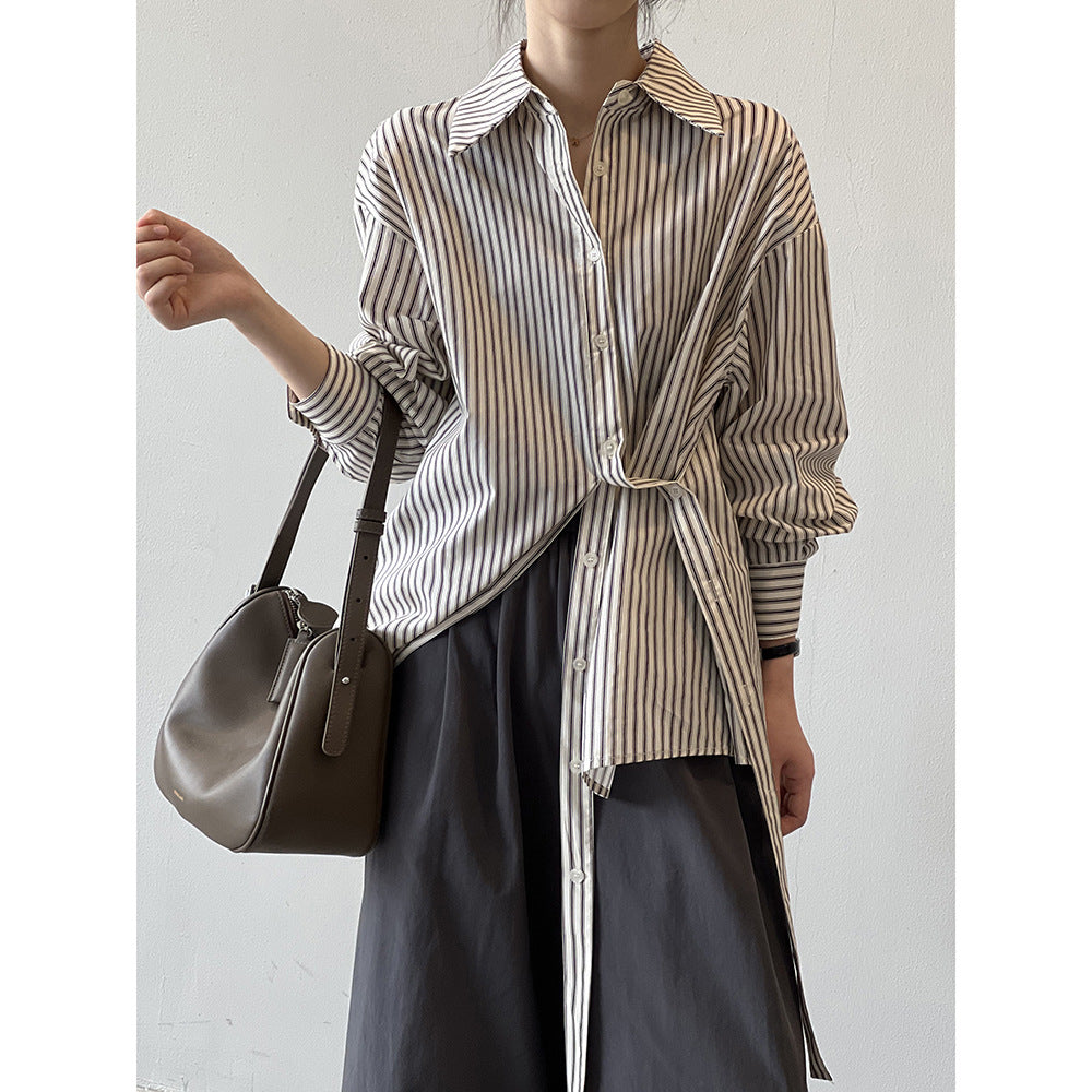 Dame afslappet bluse med V-hals og stribet design Stilla