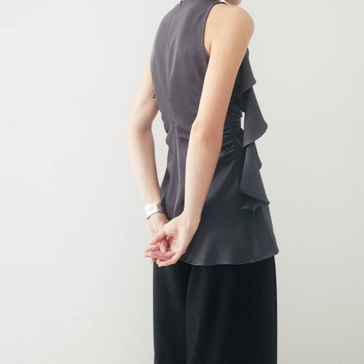 Dame ærmeløst top med elegant drapering og asymmetrisk snit Stilla