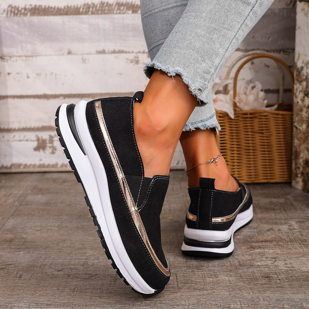 Dame Slip-On Sneakers med højeffektivt dæmpning og elegant metalapplikation Stilla