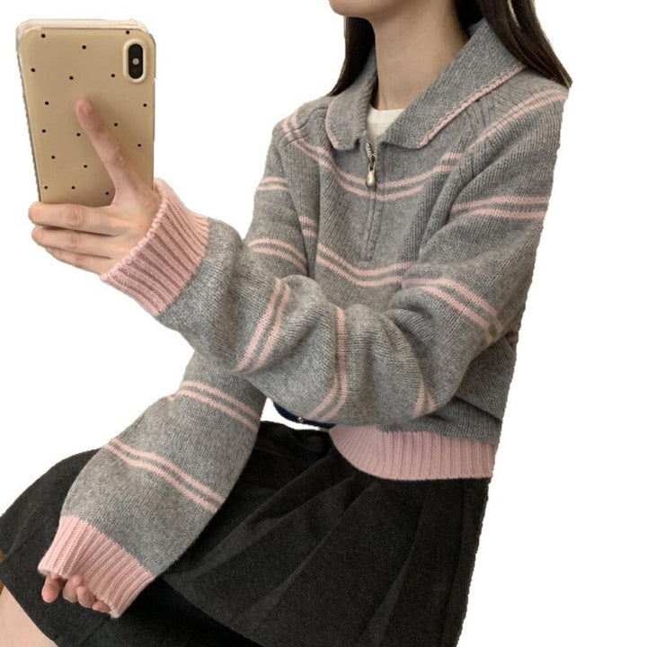 Kvinders strikket pullover med halv lynlås og stribet design Stilla