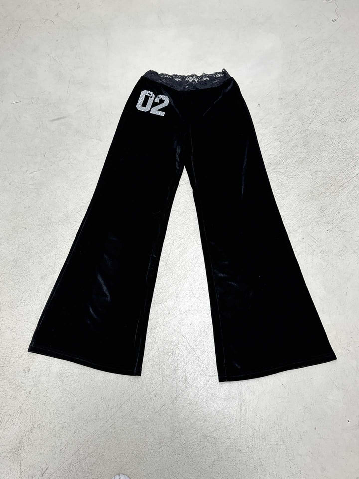 Damen elegante Flared-Hose aus weichem Material mit Spitzenbund und Glitzerakzenten Skovae