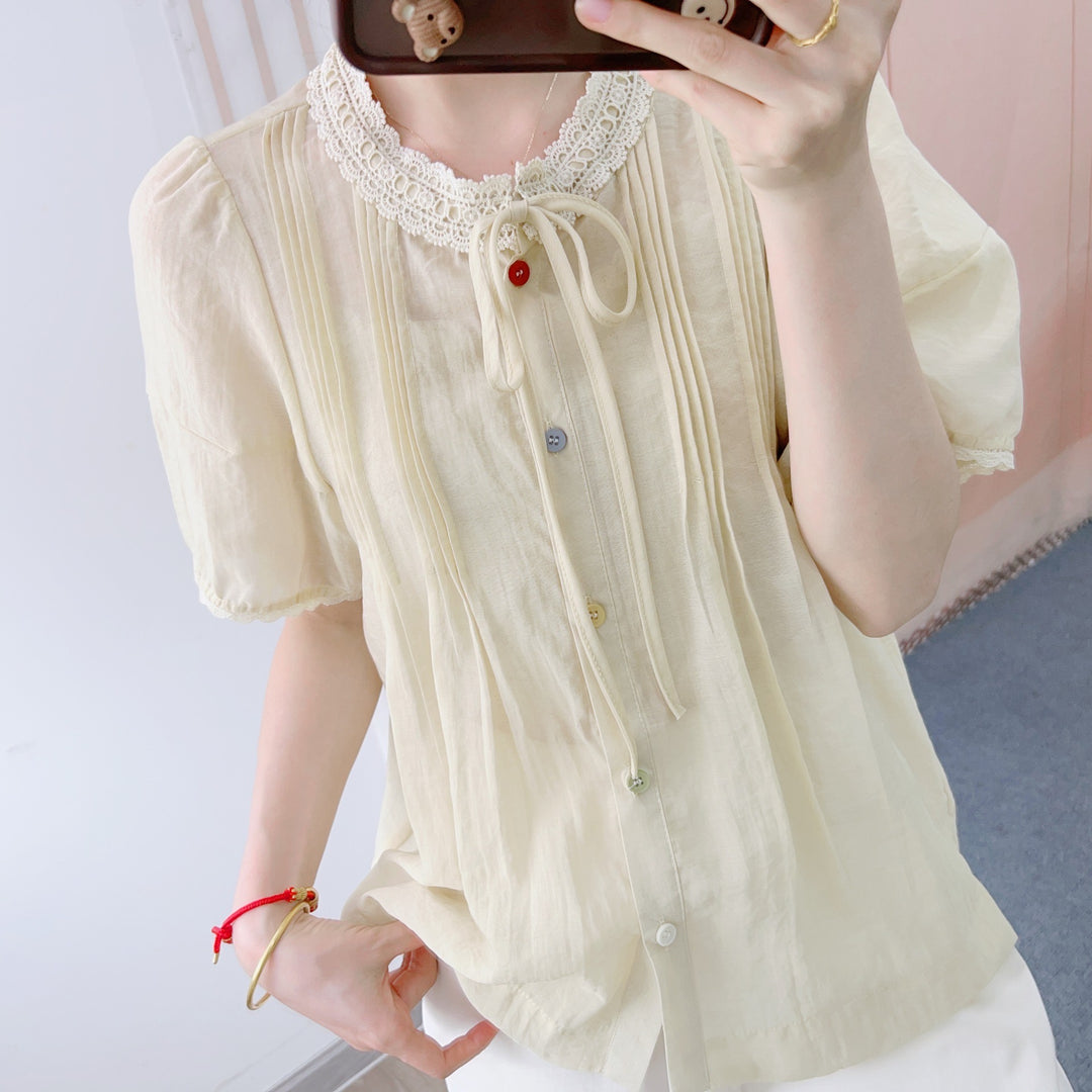 Dame Legende designet bluse med spidsekrave og dekorative knapper Stilla
