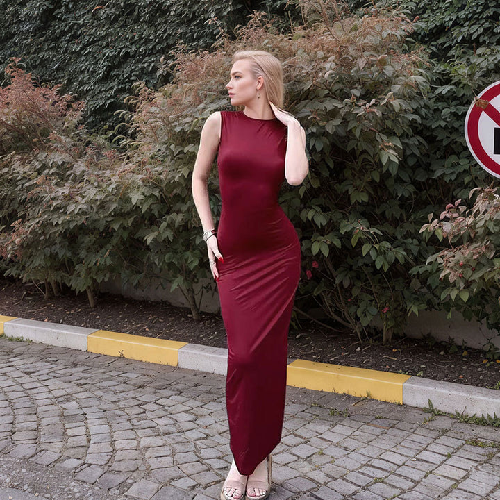 Dame maxi kjole med elegant, figursyet snit og høj slids Stilla