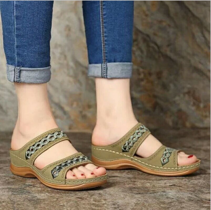 Dame Komfortable og elegante sandaler med justerbare remme Stilla