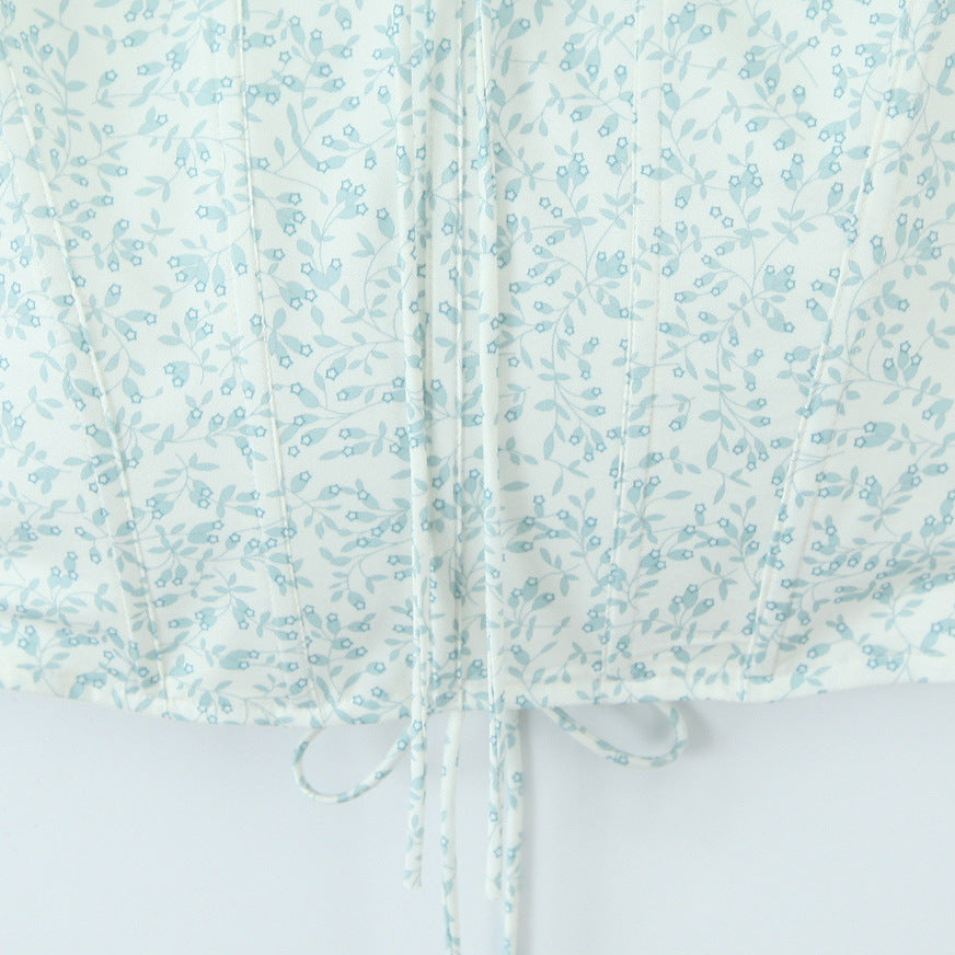 Dame blusenshirt med delikat blomsterprint og justerbare spaghetti-stropper Stilla