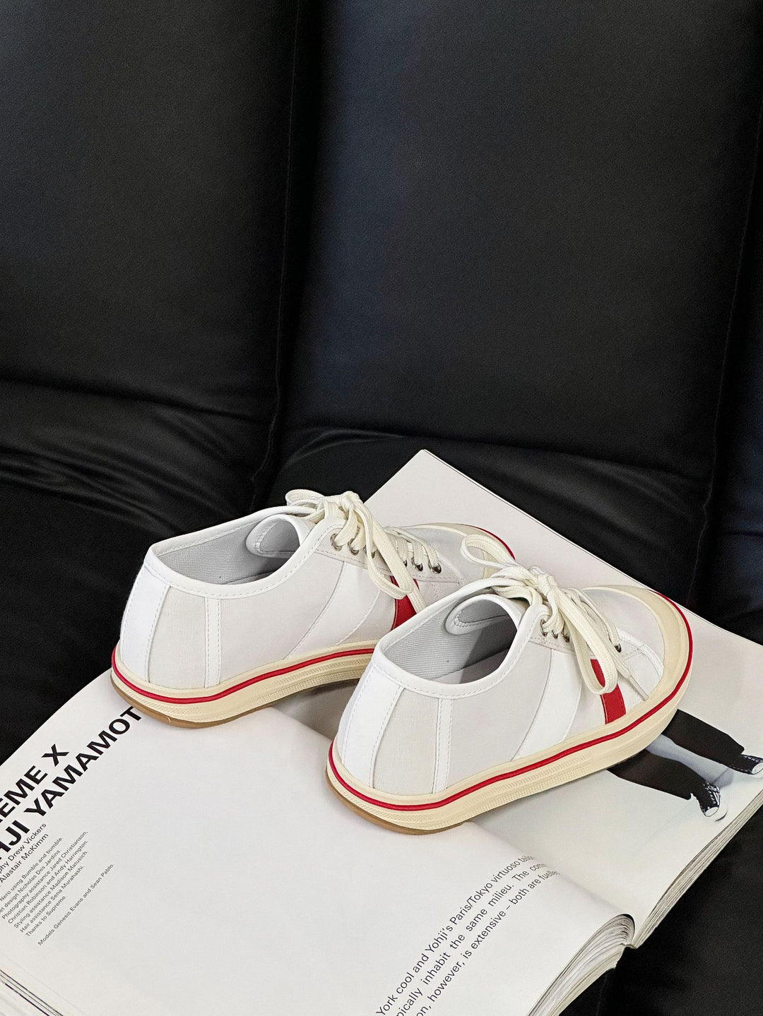 Dame mode Sneakers i sportsligt design med farvekontraster Stilla