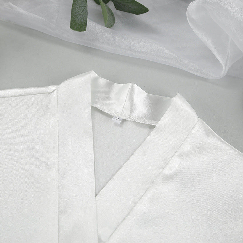 Dame elegant satin morgenkåbe med voluminøse ærmer og bælte Stilla