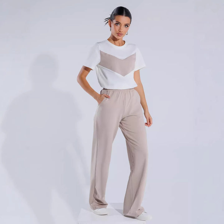 Dame casual T-shirt med moderne farveblok design og let oversized snit