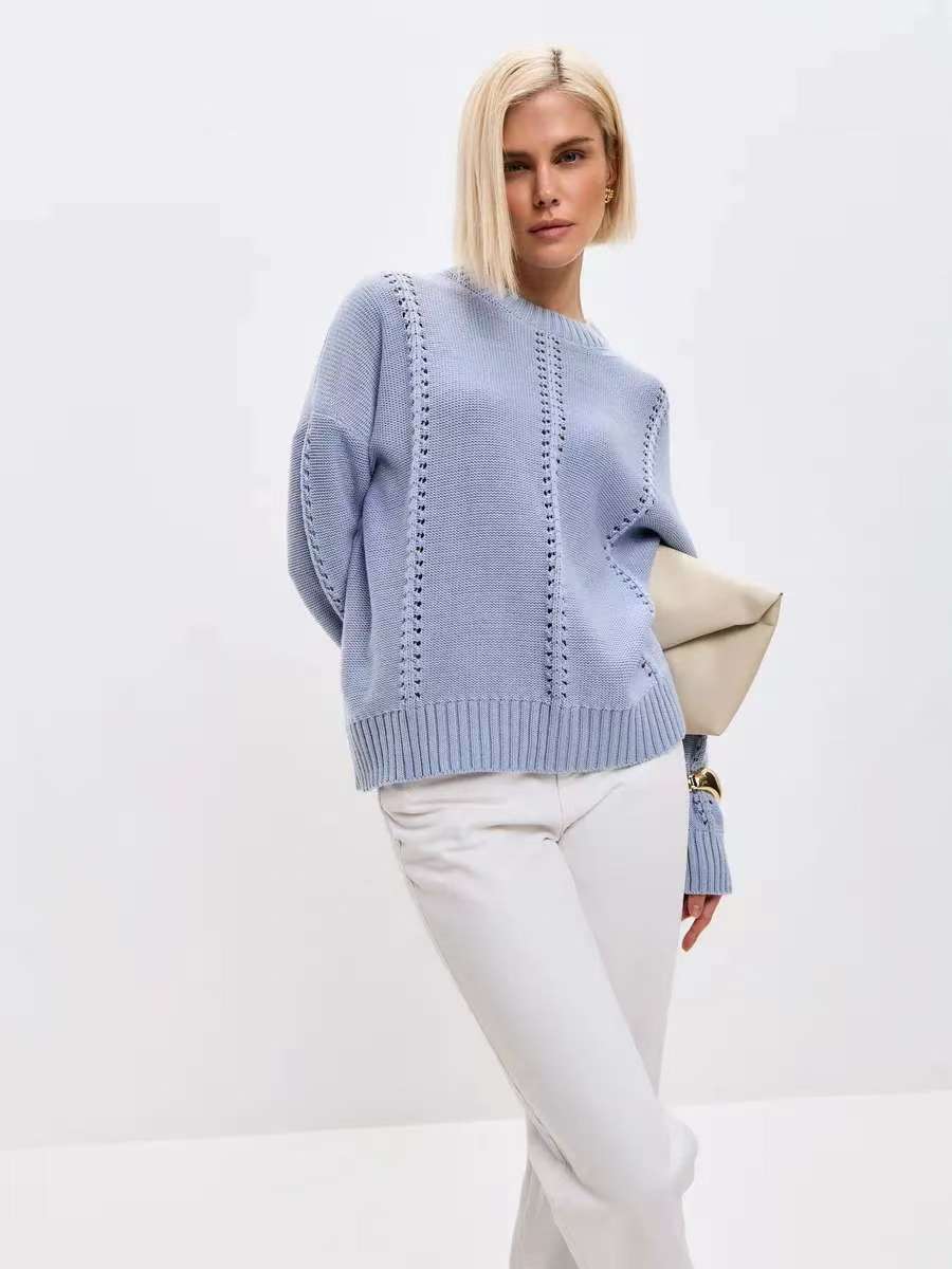 Dame strikket sweater med dekorativt blondermønster og voluminøse ærmer Stilla