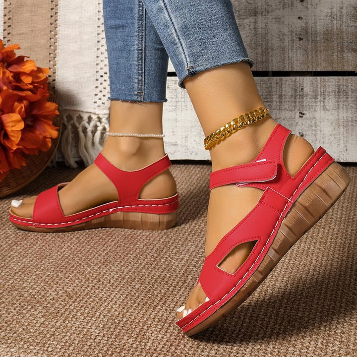 Dame komfortable Wedge-sandaler med lukkede remme og fleksibel sål Stilla