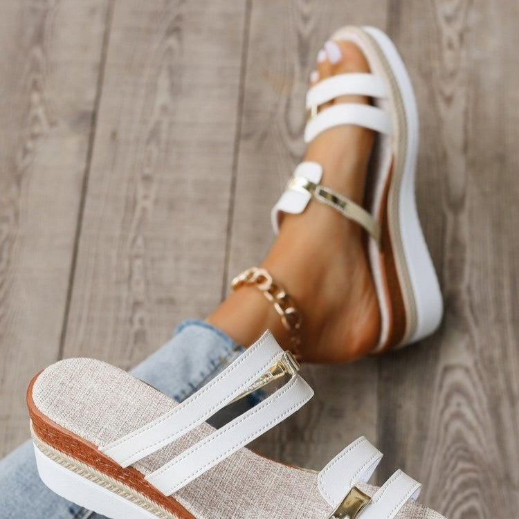 Dame platform sandaler med elegante stropper og modig accent Stilla