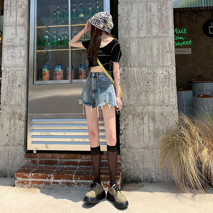 Dame denim shorts medrevet kanter og unikt broderi detalje Skovae