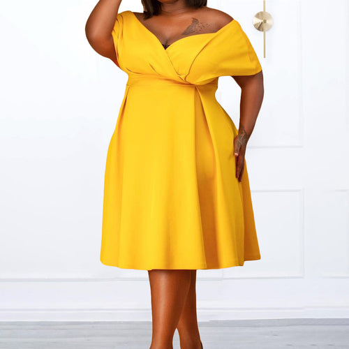 Dame Off-Shoulder Cocktailkjole med elegant indpakningsdesign Stilla
