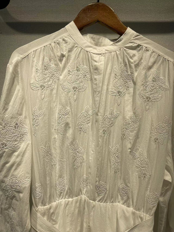 Damer kjole med eksklusive broderi detaljer og moderigtige taljebælte Stilla
