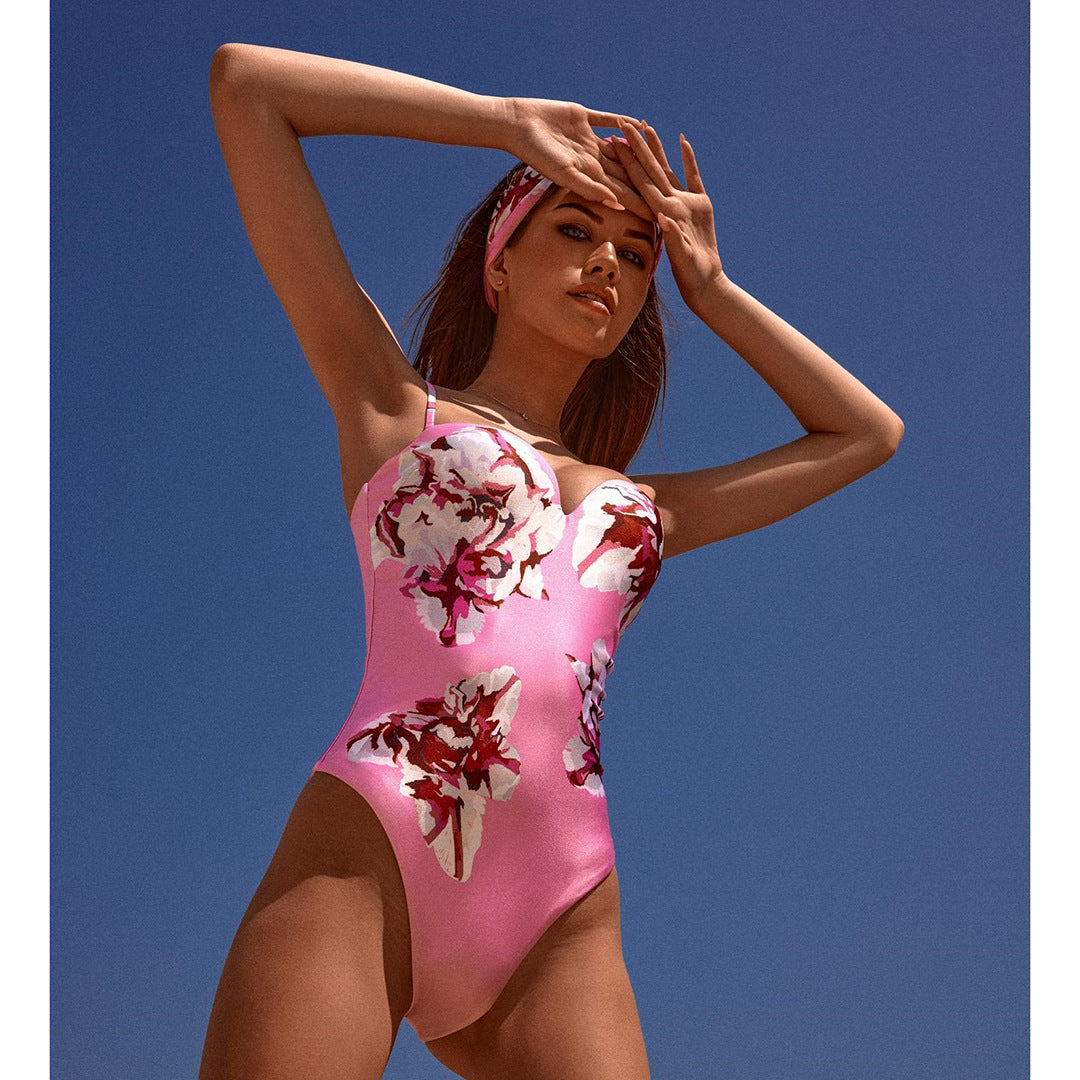 Dame badedragt med matchende strandkimono i floralt design Stilla