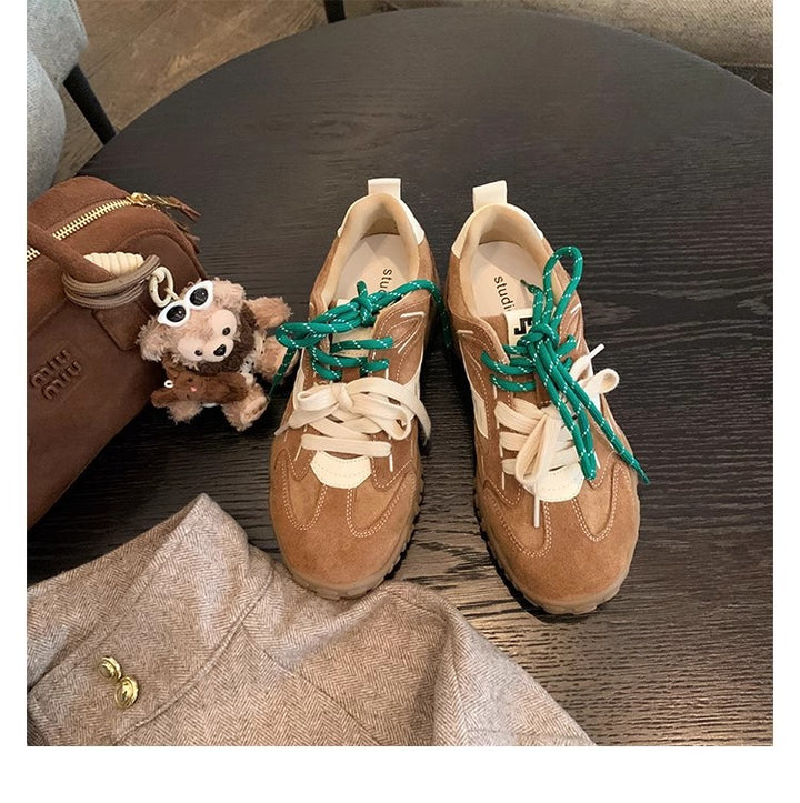 Dame Sporty Sneakers lavet af kvalitetsnubuck med skridsikker sål og åndbar polstring Stilla