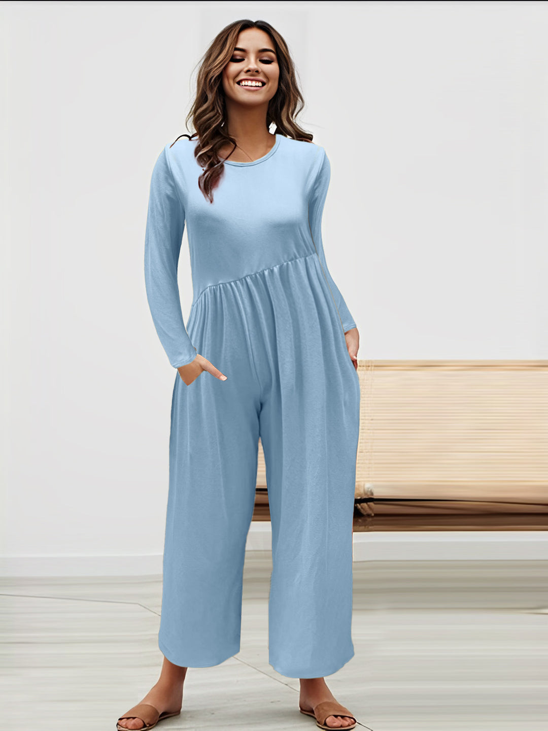 Dame mode jumpsuit med glitrende overdel og vidt skåret ben Stilla