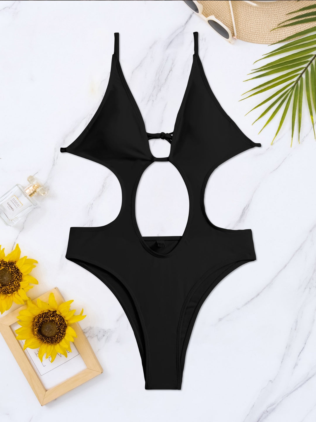 Dame Én-del badeanstalt med unikt cut-out-design og sport tilbagevisning Stilla