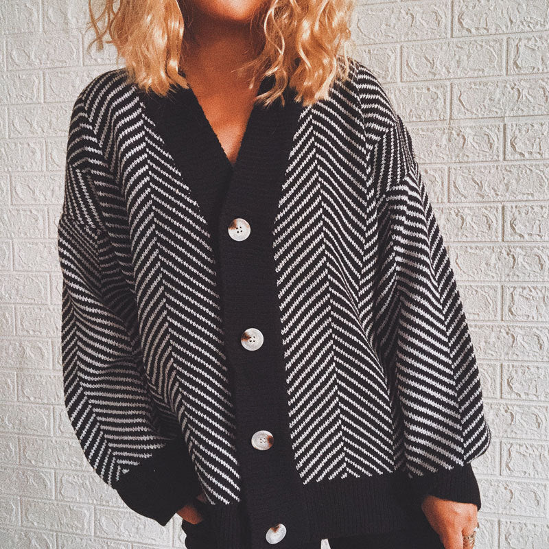 Kvinders cardigan med zigzag mønster og knaplukning Stilla