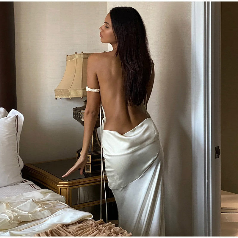 Dame Strapless Satin Maxi Kjole med Sideslids og Sofistikeret Snit Stilla