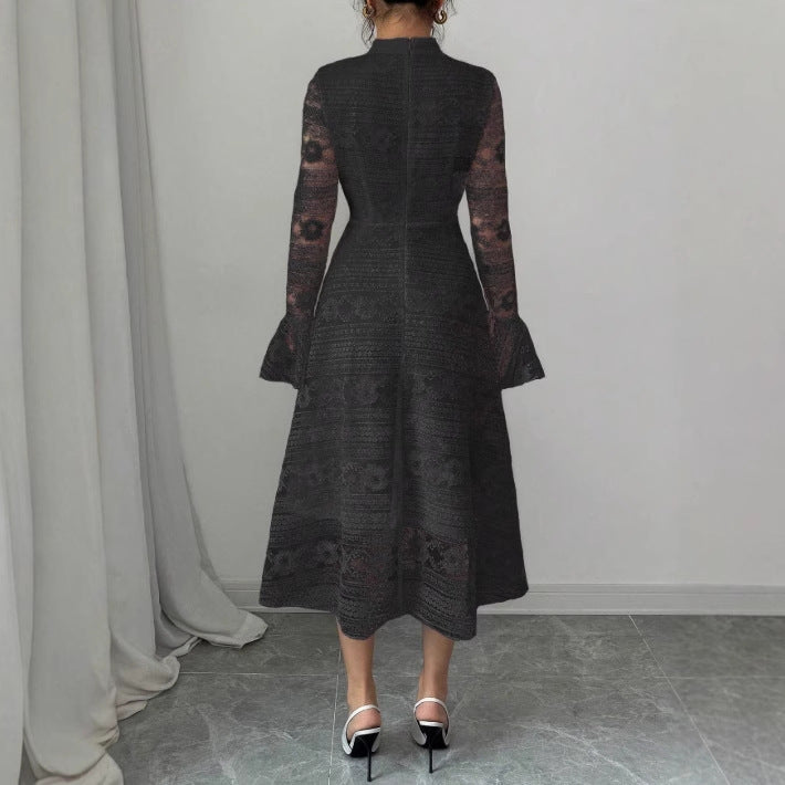 Dame Midi-kjole med unikt cut-out-design og pufærmer Stilla