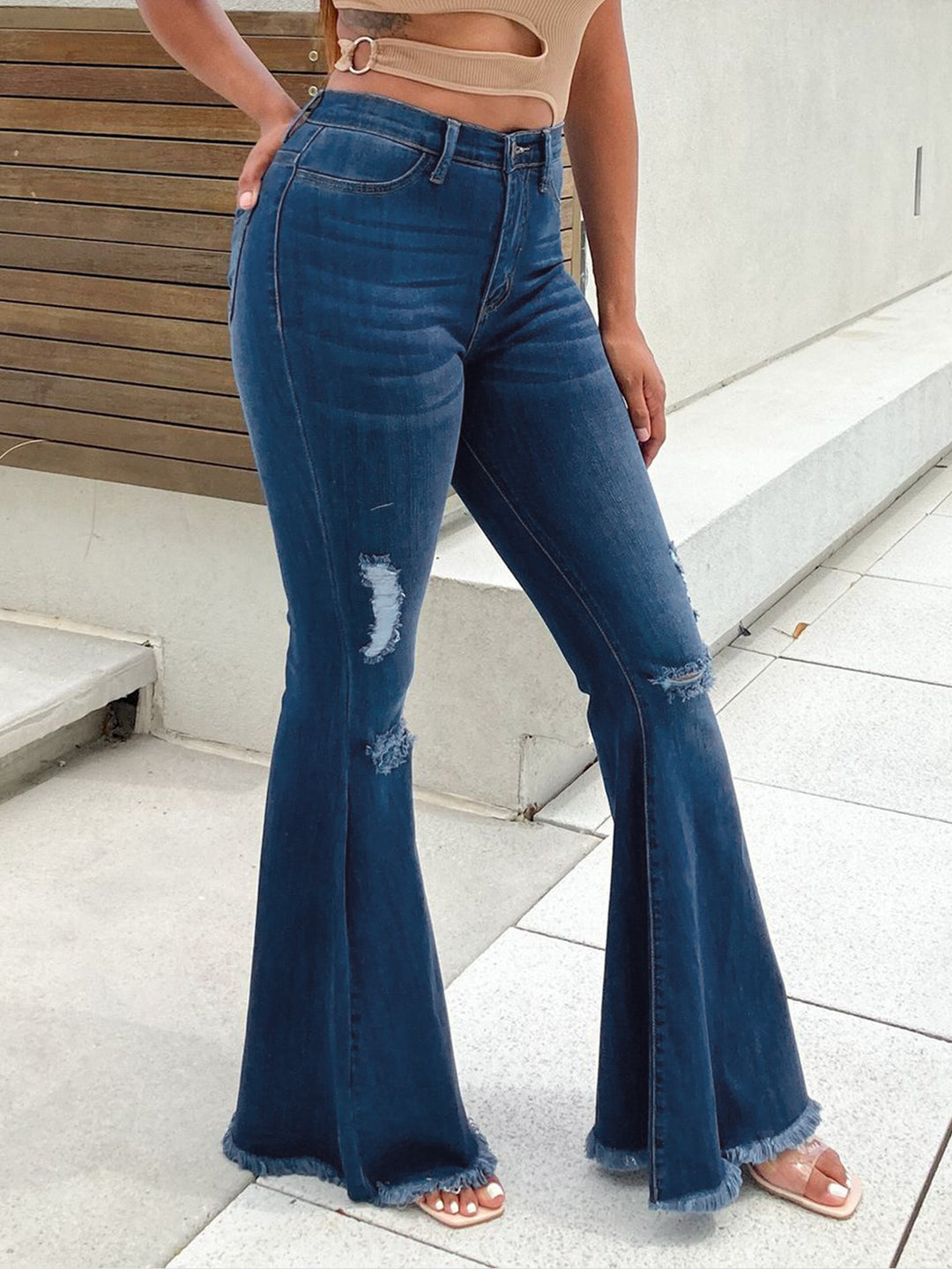 Dame Flared Jeans med frynseender og modige slidser Stilla