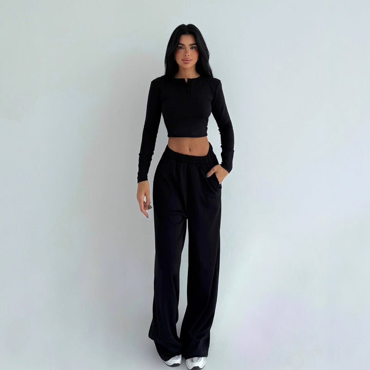 Kvindernes cropped top og brede bukser med knapdetaljer Skovae