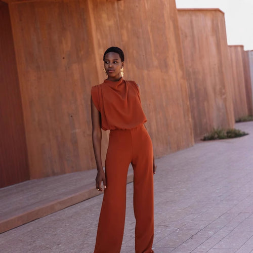 Dame Elegant jumpsuit med høj hals og vide ben Skovae