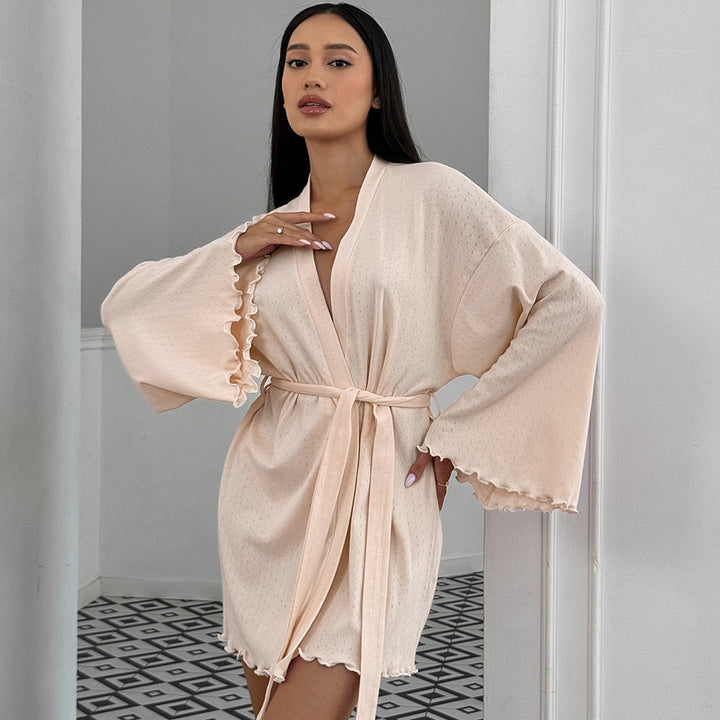 Damebadetøjssæt med elegant volangdetalje og gennemsigtig robe Stilla