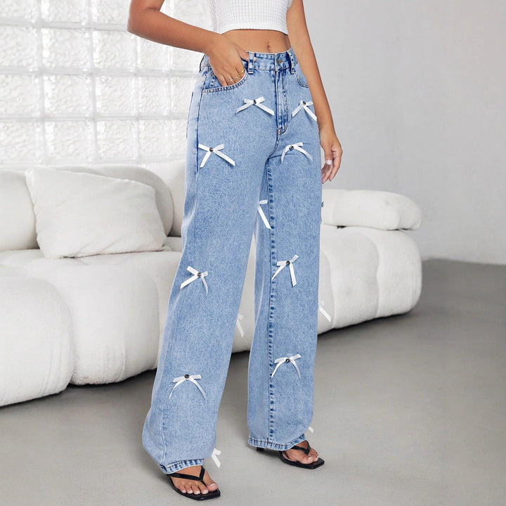 Dame brede jeans med dekorative sløjfer og knapdetaljer Stilla