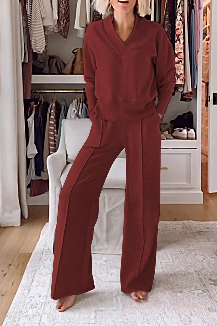Kvinders komfortable loungewear sæt med V-udskæring og løs pasform Stilla
