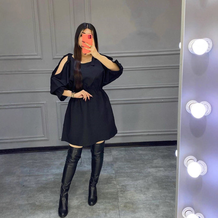 Dame kortærmet kjole med off-shoulder design og rynker Stilla