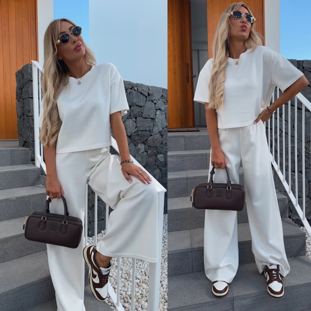 Kvinders loungedragt lavet af cropped top og bredskårne bukser