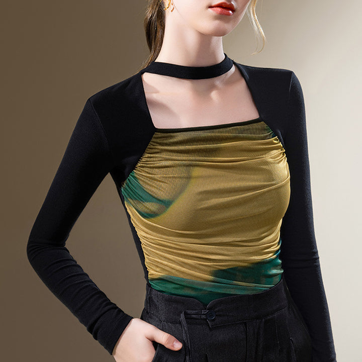 Dame top med innovativt draperingsdesign og elegant choker Stilla