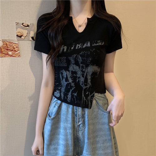 Dame Crop V-Udskæring Grafik T-Shirt med unik tryk Stilla
