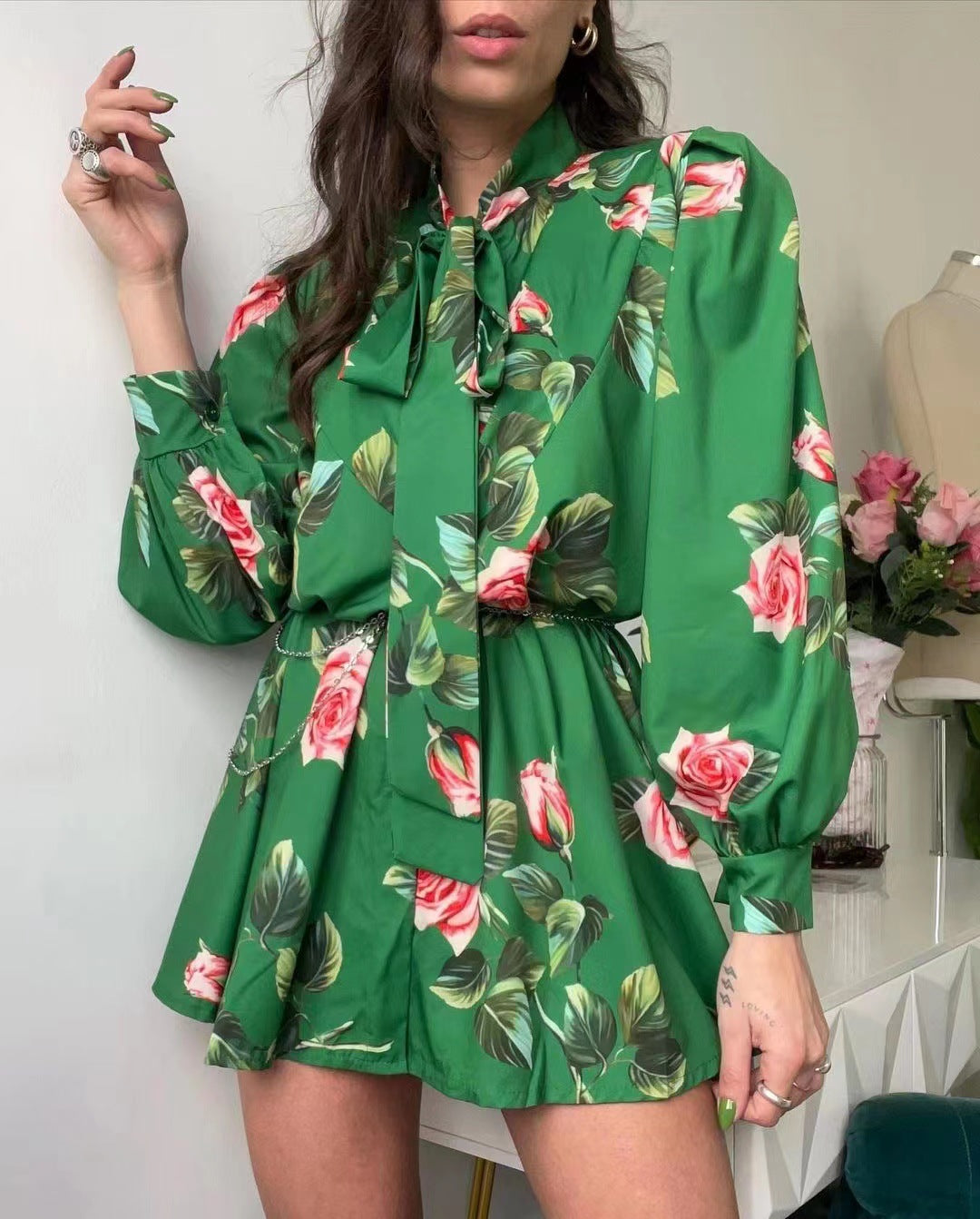 Dame blomsterkjole med voluminøse ærmer og sløjfe Stilla