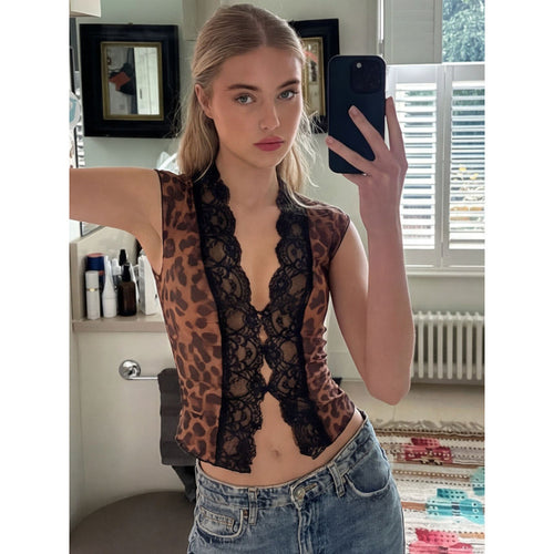 Damen Spitzen-Crop-Top mit Animal-Print und ergänzender Spitze Skovae