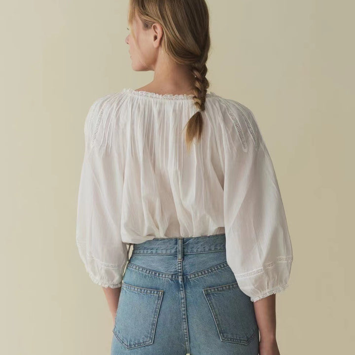 Dame Løs Bluse med fine Broderier og Knapliste Stilla