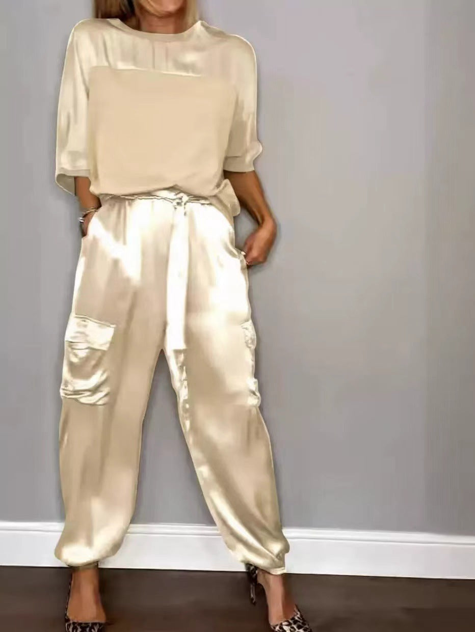 Dame Satin-Loungewear-Sæt med praktiske cargo-lommer og elastisk bukseelastik Stilla