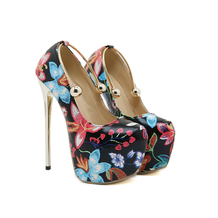 Dame Plateau-pumps med floralt broderi og elegant hæl Stilla