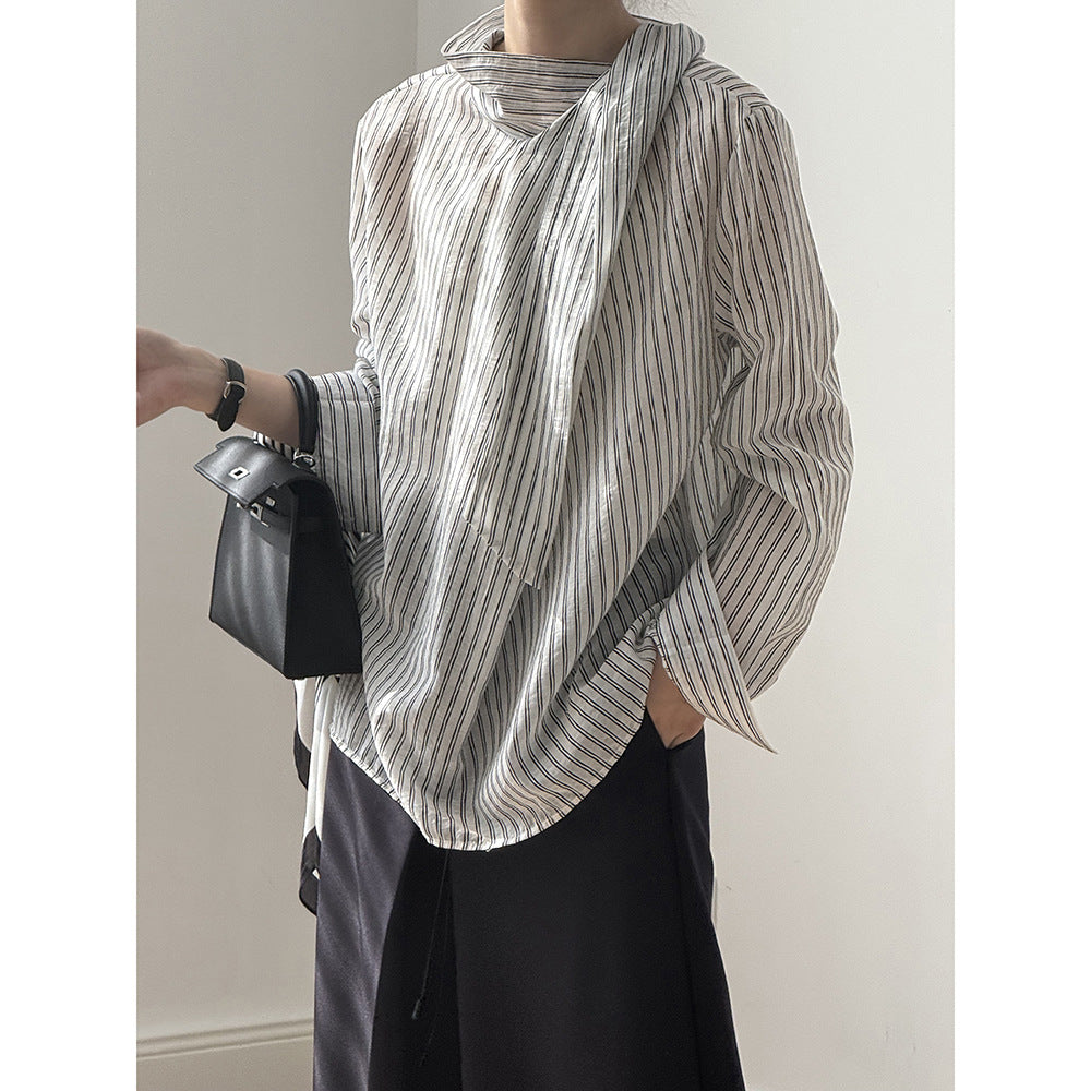 Dame stribet bluse med innovativt indpakningsdesign og moderigtige detaljer Stilla