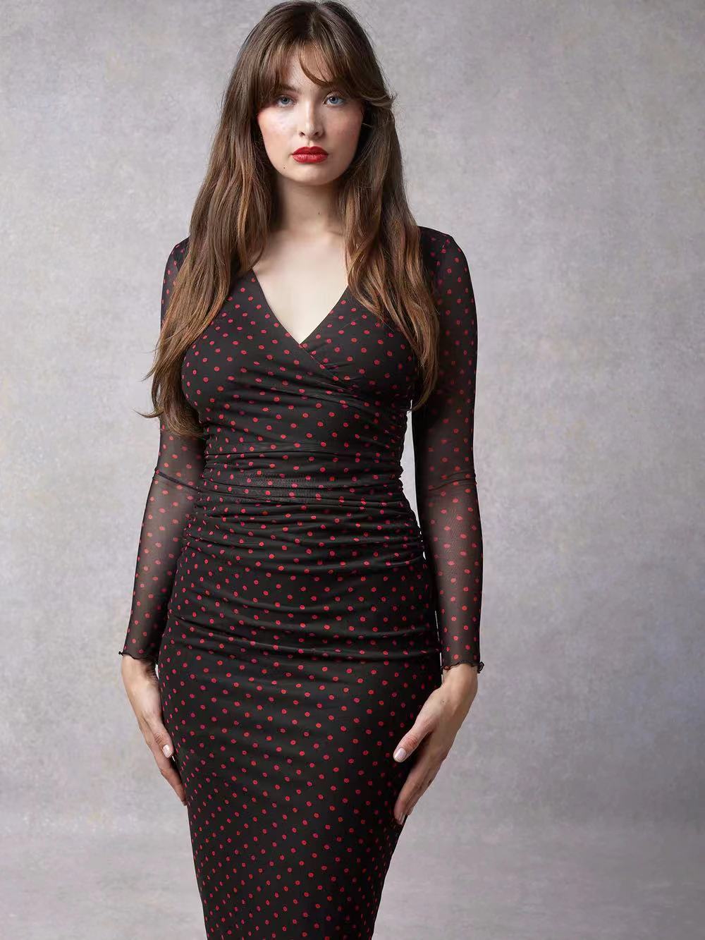 Dame wrap kjole med gennemsigtige ærmer og elegant drapering Stilla