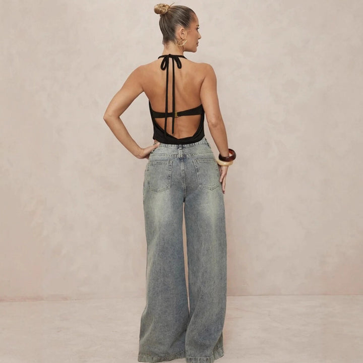 Dame halterneck top med dyb V-udskæring og elegant drapering Skovae