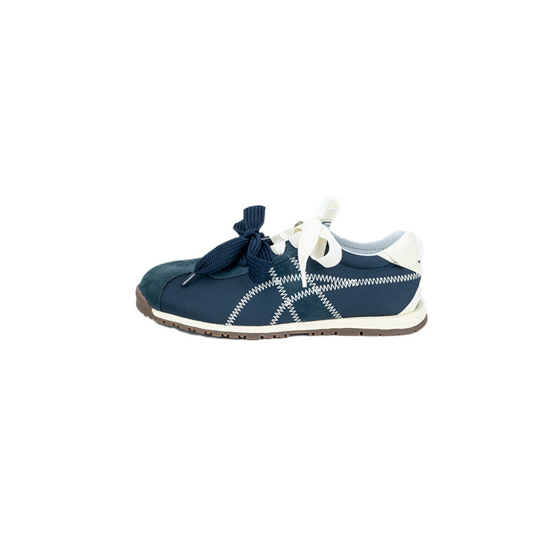Dame Sporty Sneakers med blødt overmateriale og elegante pyntesyninger Stilla
