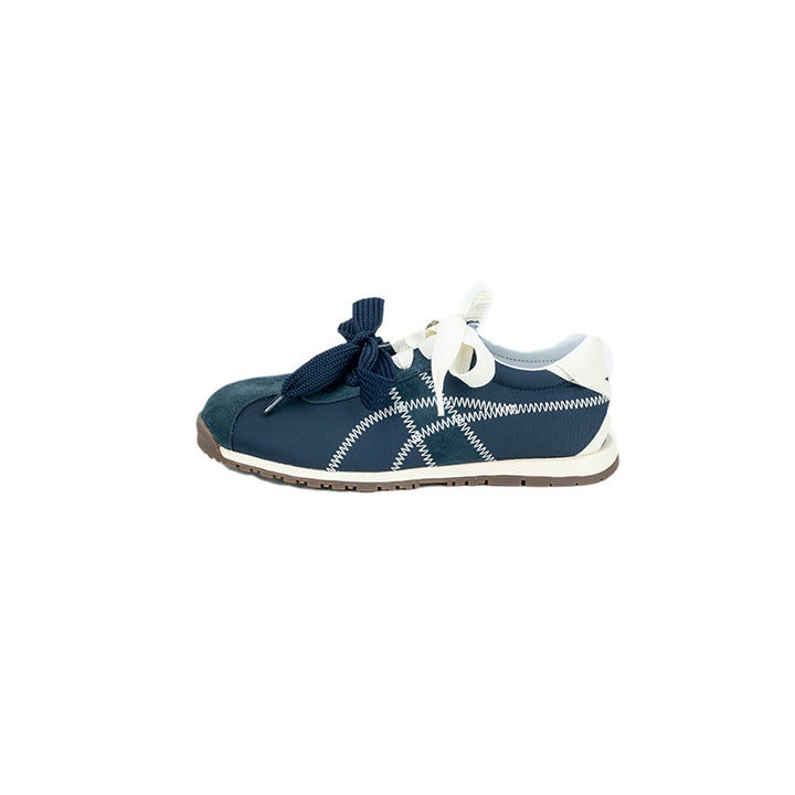 Dame Sporty Sneakers med blødt overmateriale og elegante pyntesyninger Stilla