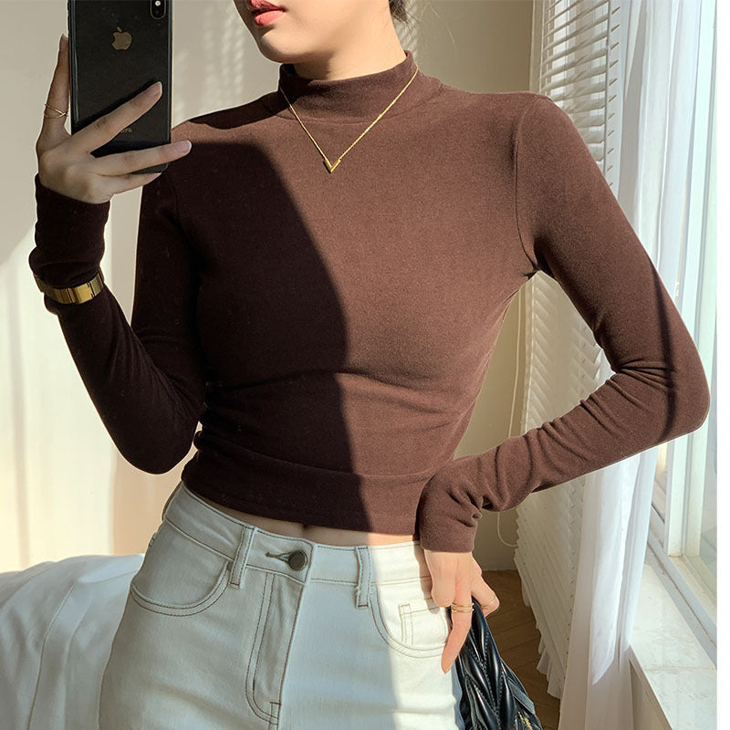 Kvinders langærmet crop top med høj krave og tætsiddende pasform