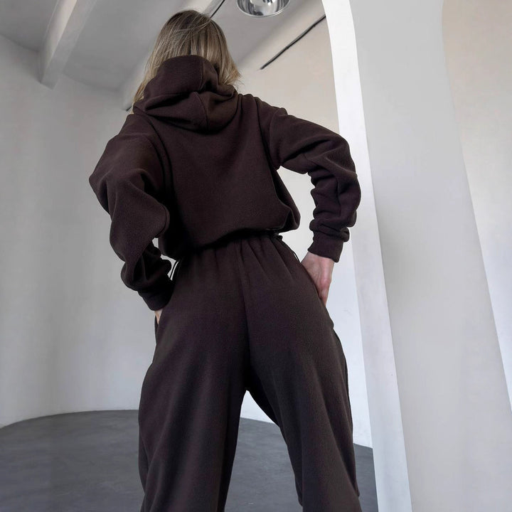 Kvindernes komfortable fleece jumpsuit med hætte og elastisk talje